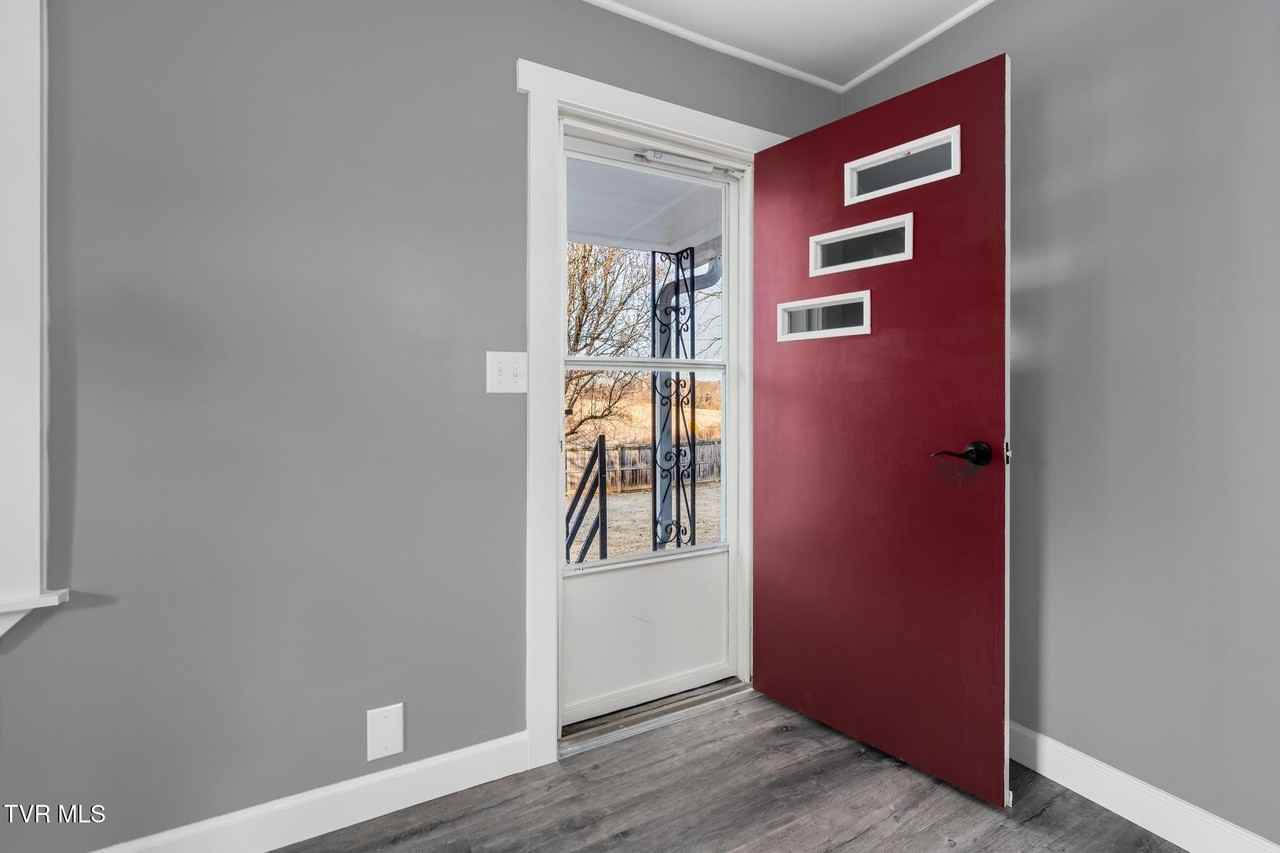 172 Hopper Rd - Photo 5 of 38