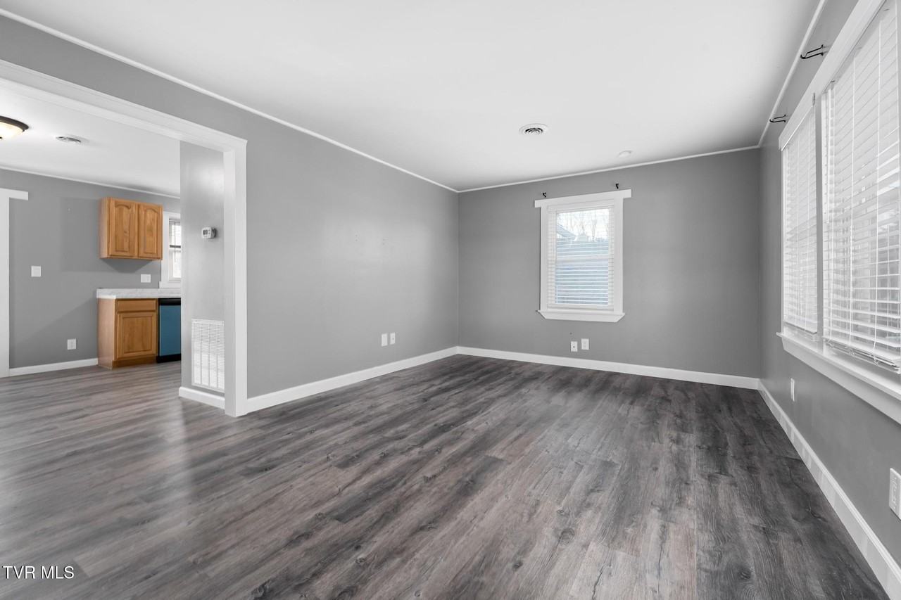 172 Hopper Rd - Photo 6 of 38