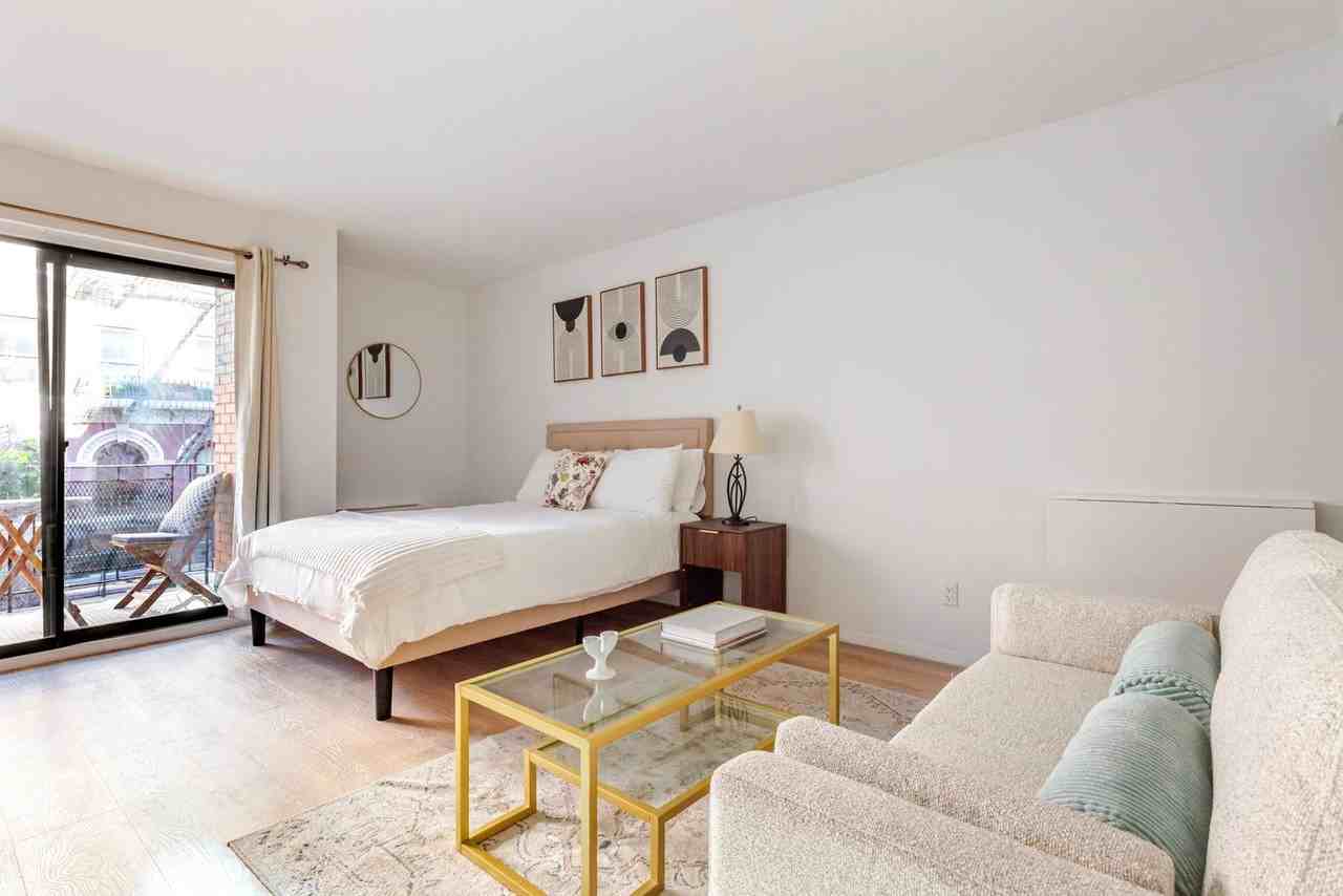 328 W 11th St #1050881P - Photo 3 of 13