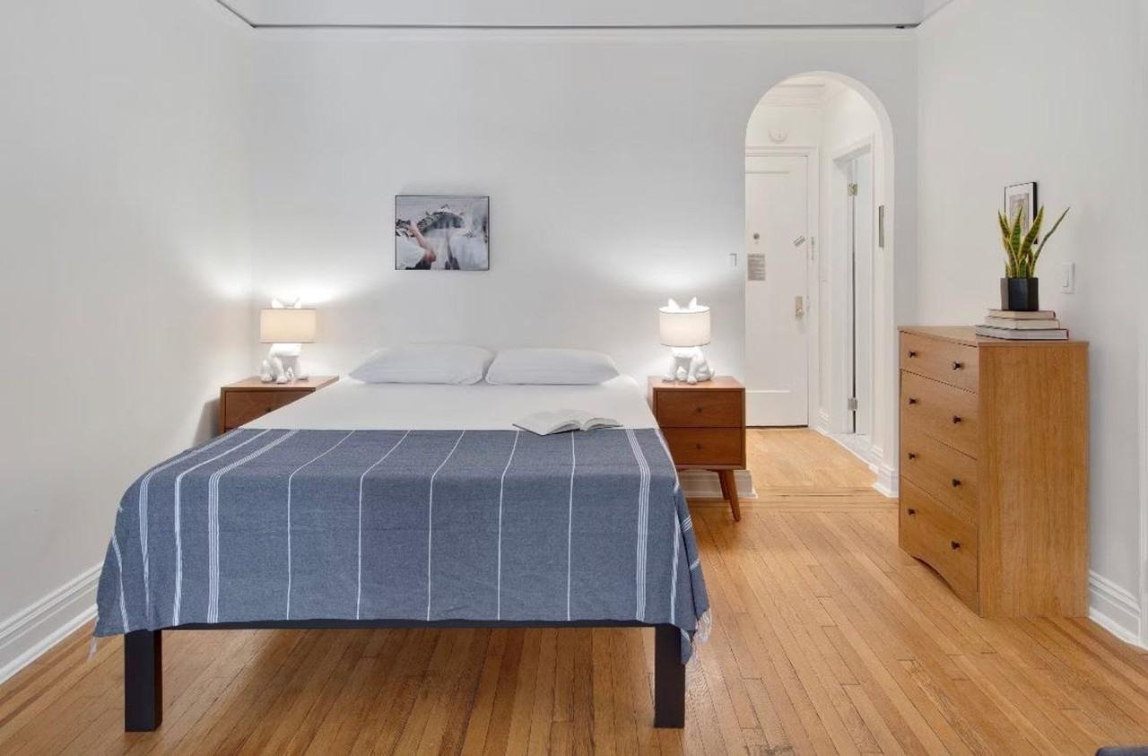 230 E 10th St #1358387P - Photo 2 of 9