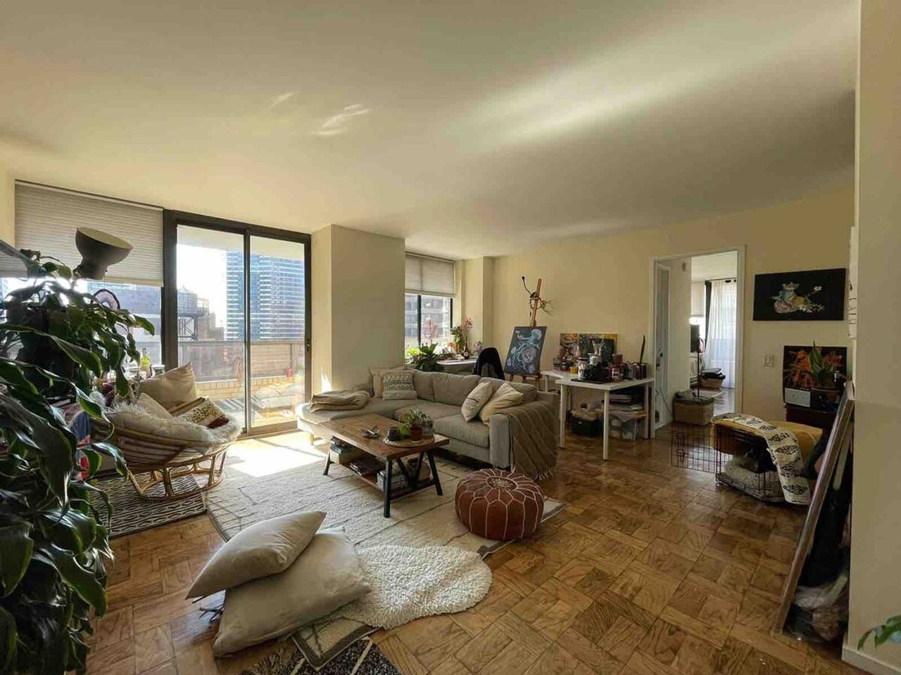 330 E 38th St #1358388P - Photo 3 of 11