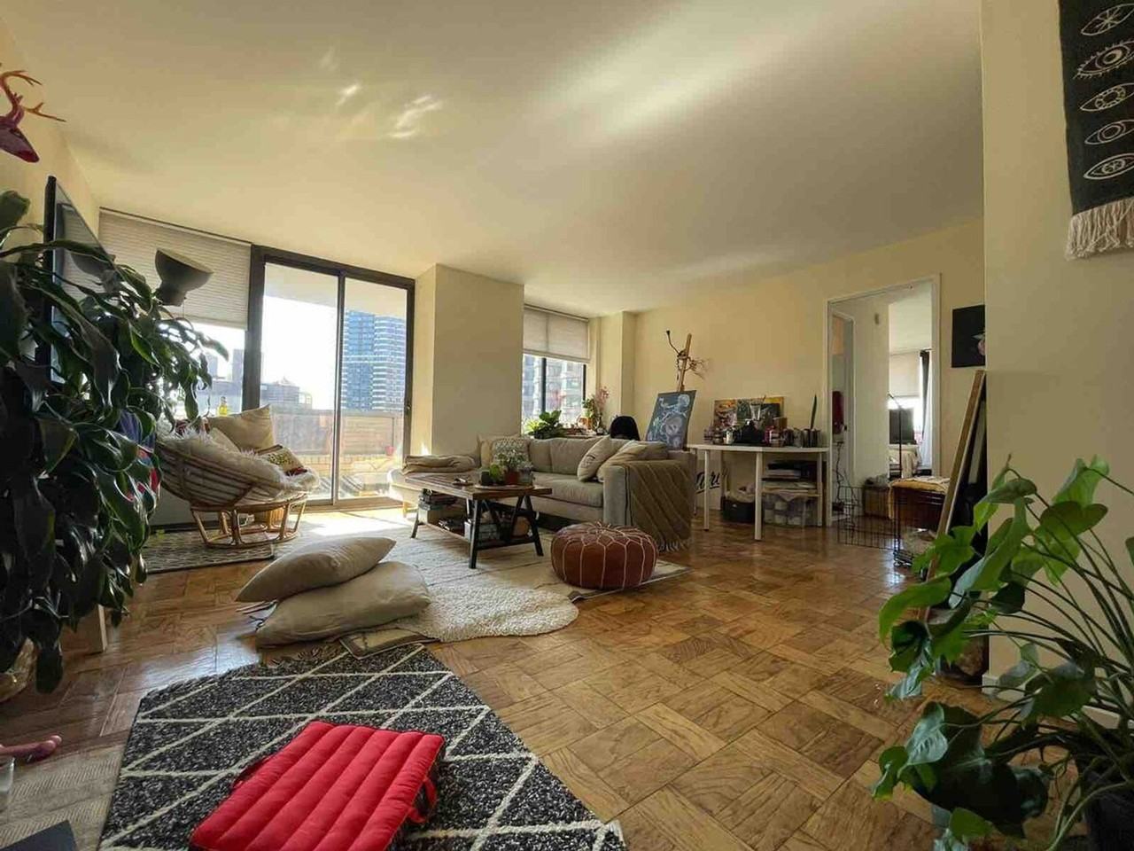 330 E 38th St #1358388P - Photo 4 of 11