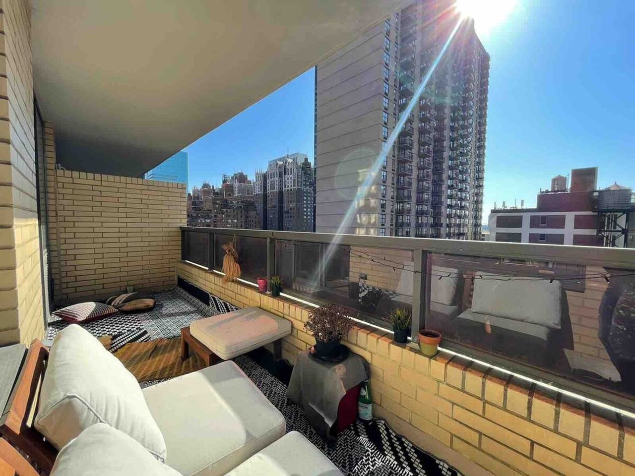 330 E 38th St #1358388P - Photo 5 of 11