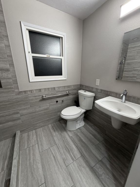 12915 Morene St - Photo 6 of 10