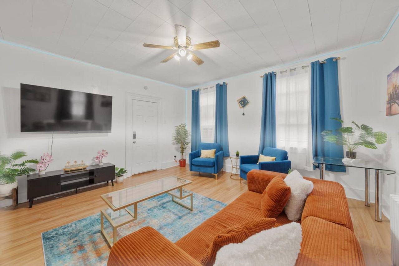 21 Lord Avenue - Photo 4 of 50