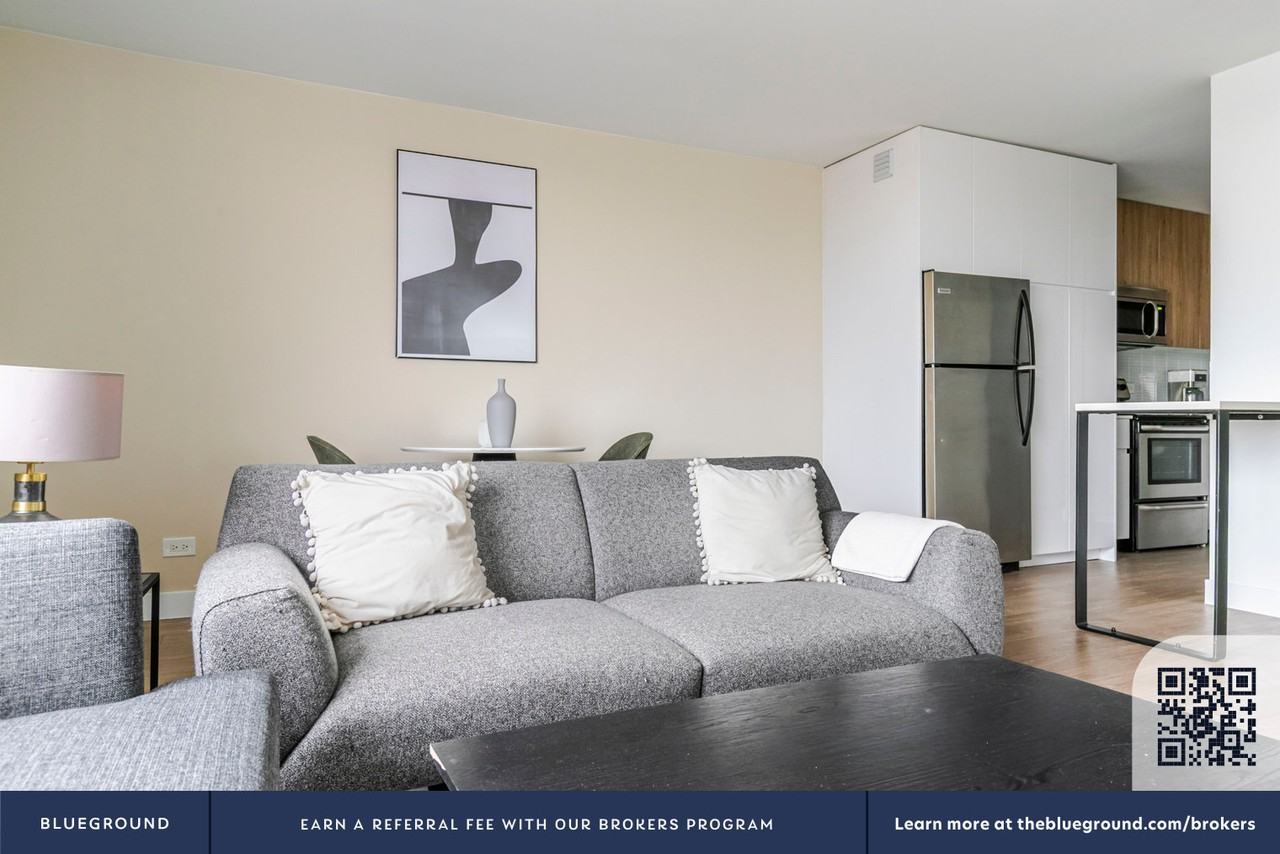 2625 N Clark St #1375 - Photo 5 of 25