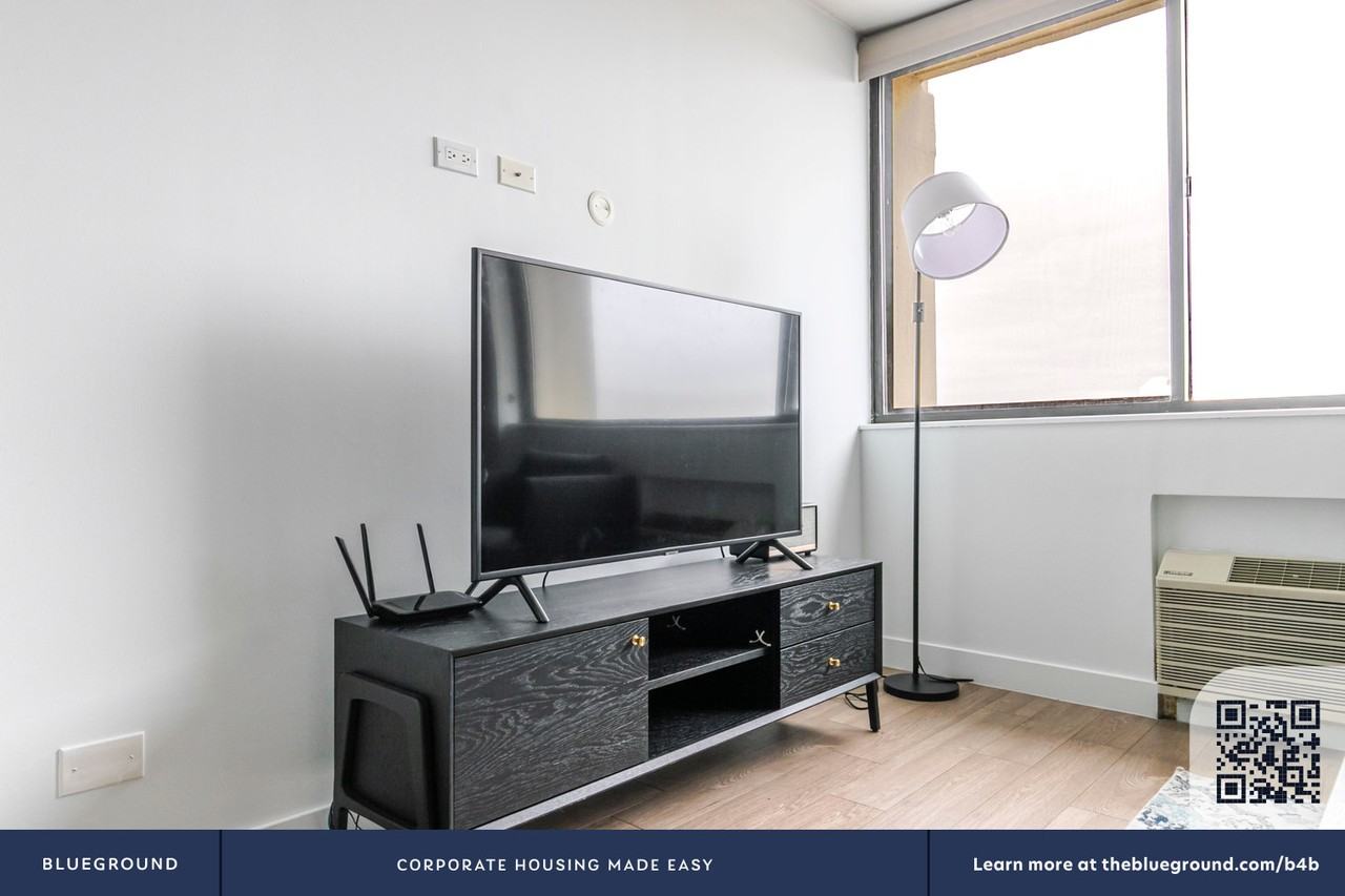 2625 N Clark St #1375 - Photo 6 of 25