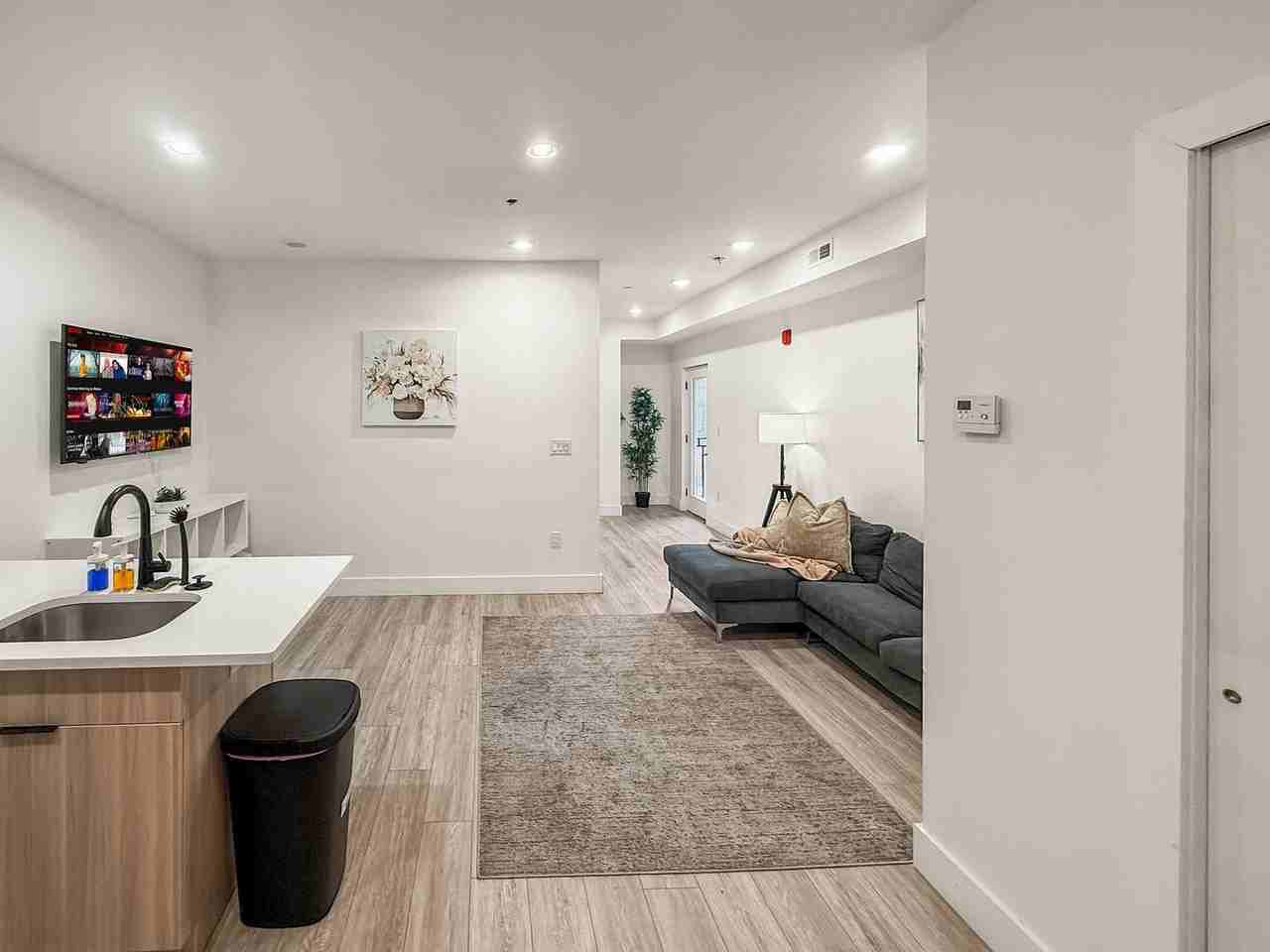 2400 E Huntingdon St #1352423P - Photo 2 of 9