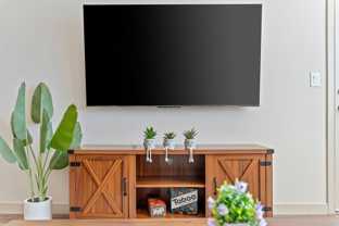 711 W Broadway Rd - Photo 1 of 1