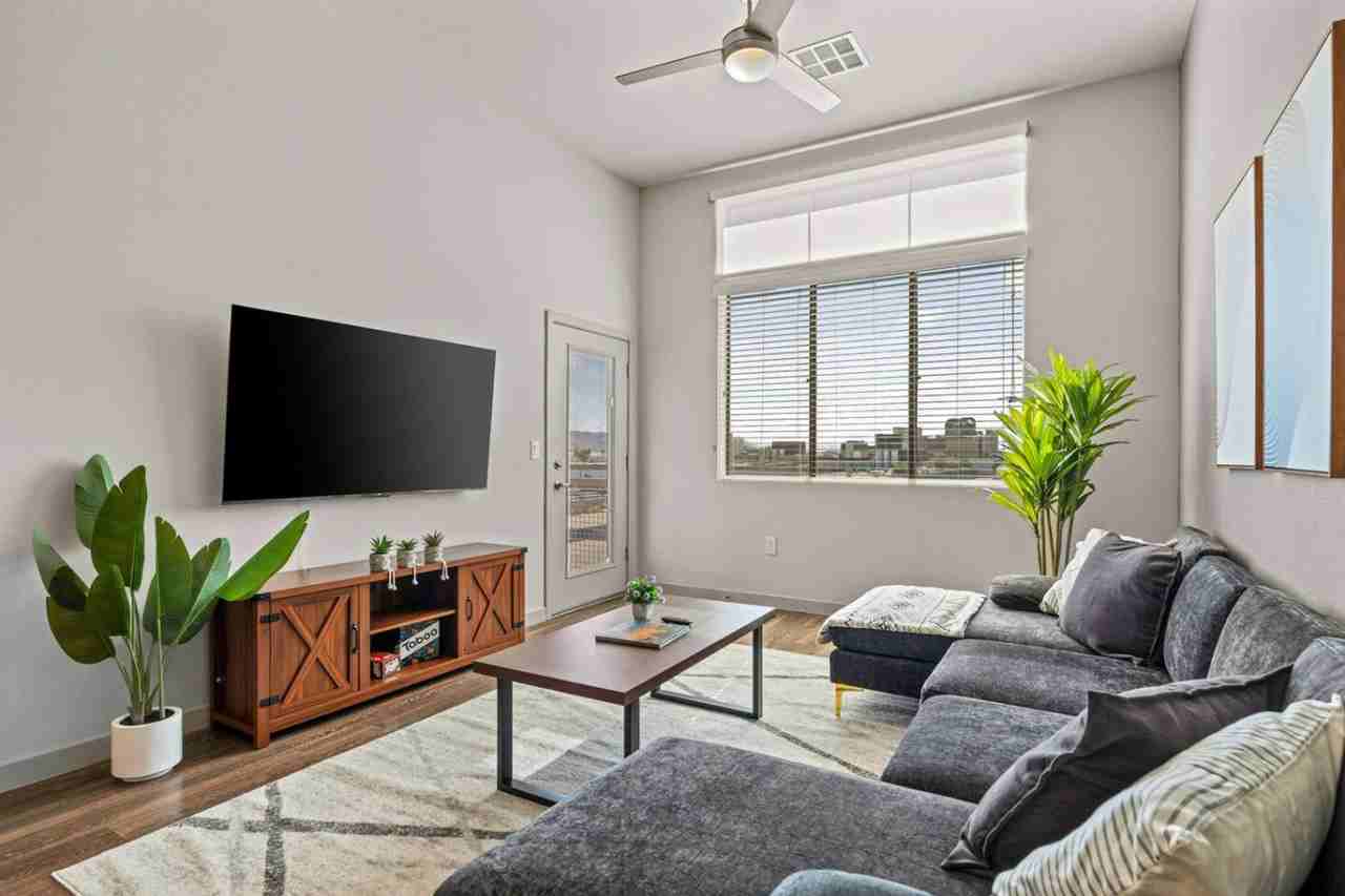 711 W Broadway Rd #1366981P - Photo 2 of 34