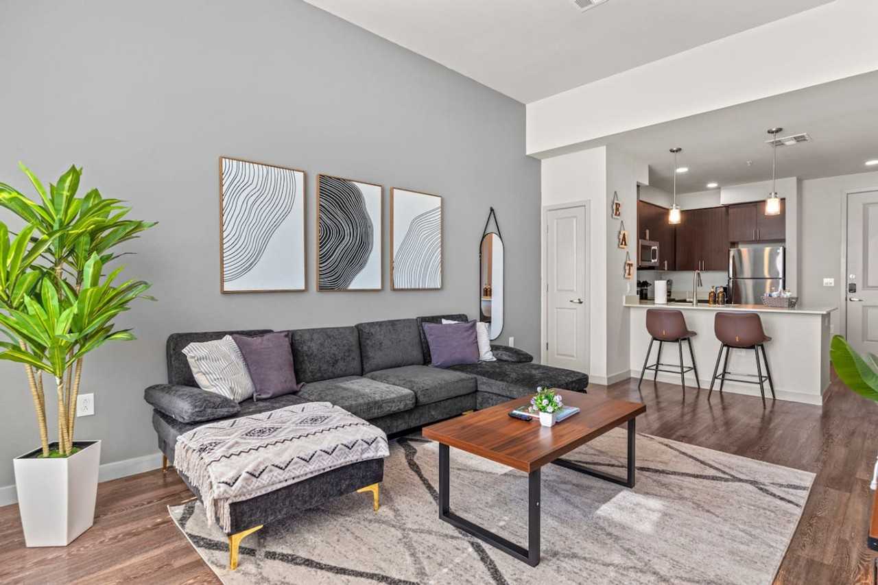 711 W Broadway Rd #1366981P - Photo 3 of 34