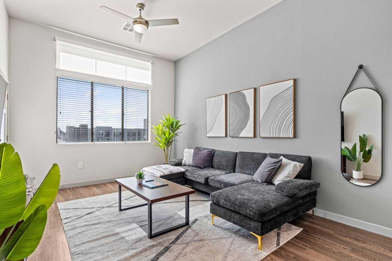 711 W Broadway Rd #1366981P - Photo 4 of 34