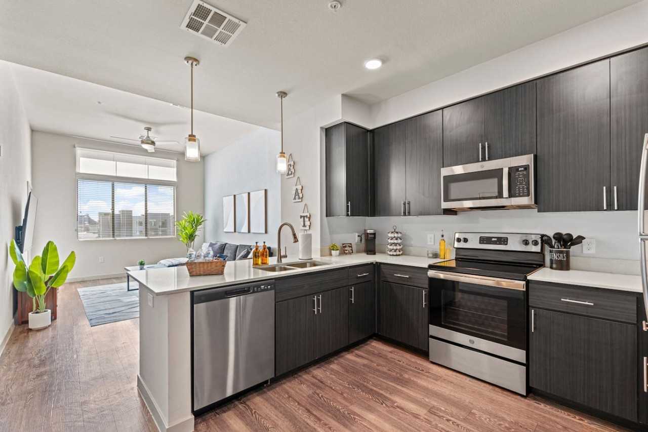 711 W Broadway Rd #1366981P - Photo 7 of 34