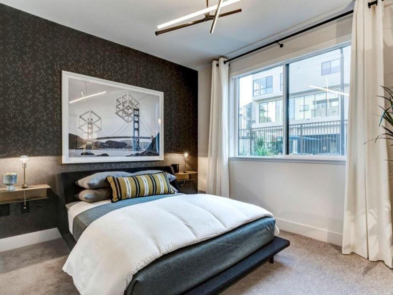 2241 Latham St #1372031P - Photo 3 of 24