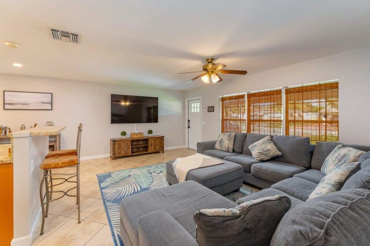 1183 Se 1st Way #1372353P - Photo 2 of 26