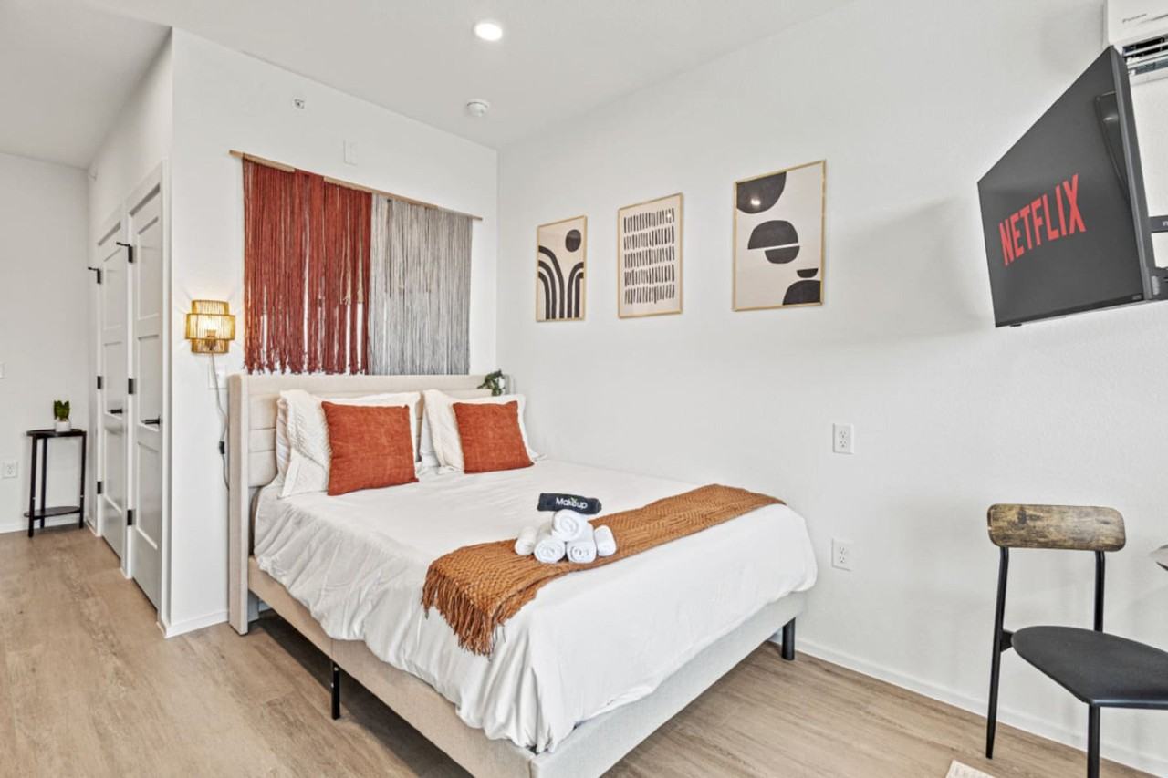 601 W 9th St #1373717P - Photo 4 of 50