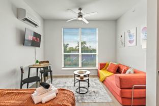 601 W 9th St - Photo 1 of 1
