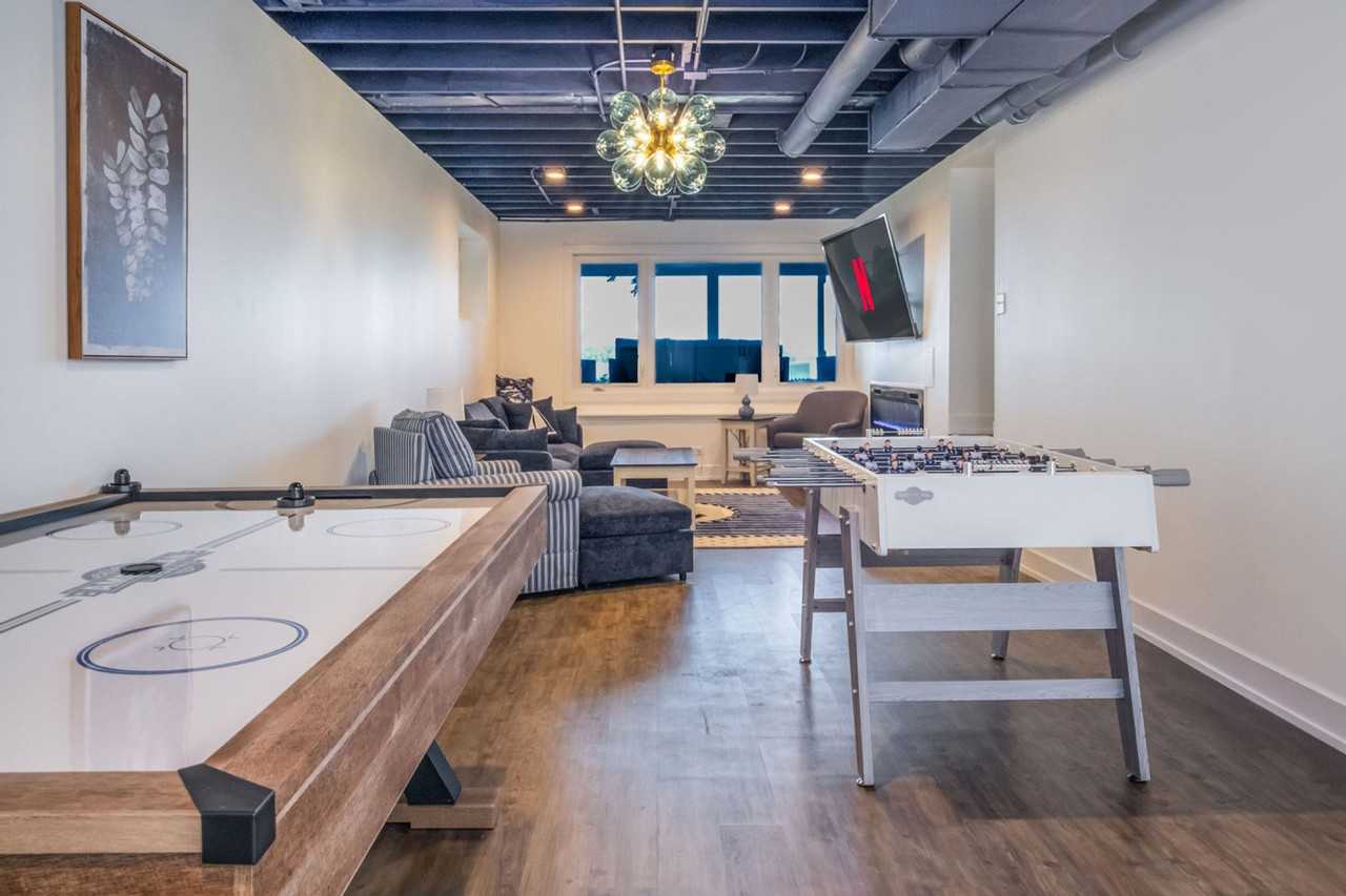 184 E Grand Ave #1374785P - Photo 3 of 50