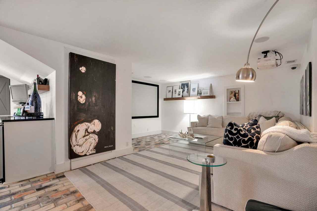 802 N Park Ave #1375235P - Photo 2 of 38