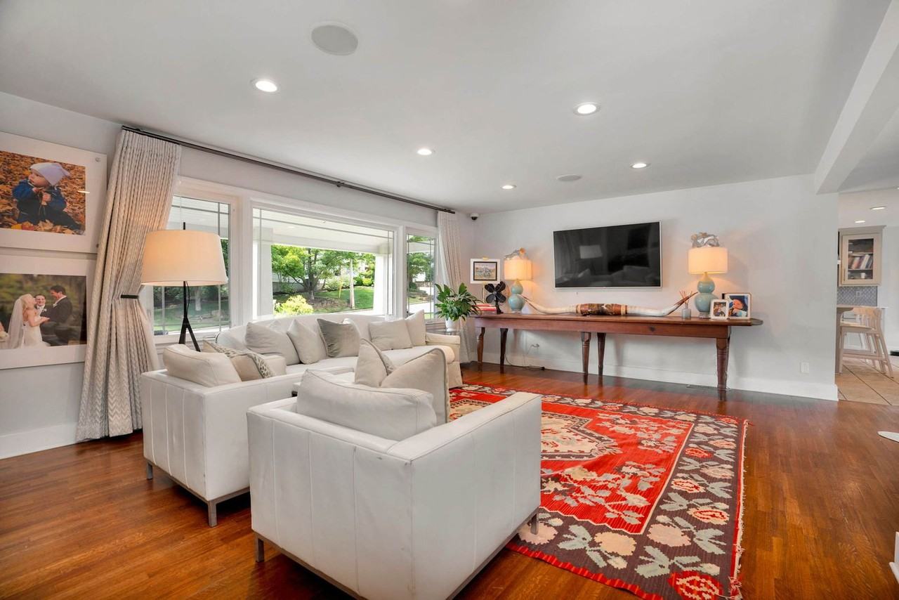 802 N Park Ave #1375235P - Photo 3 of 38