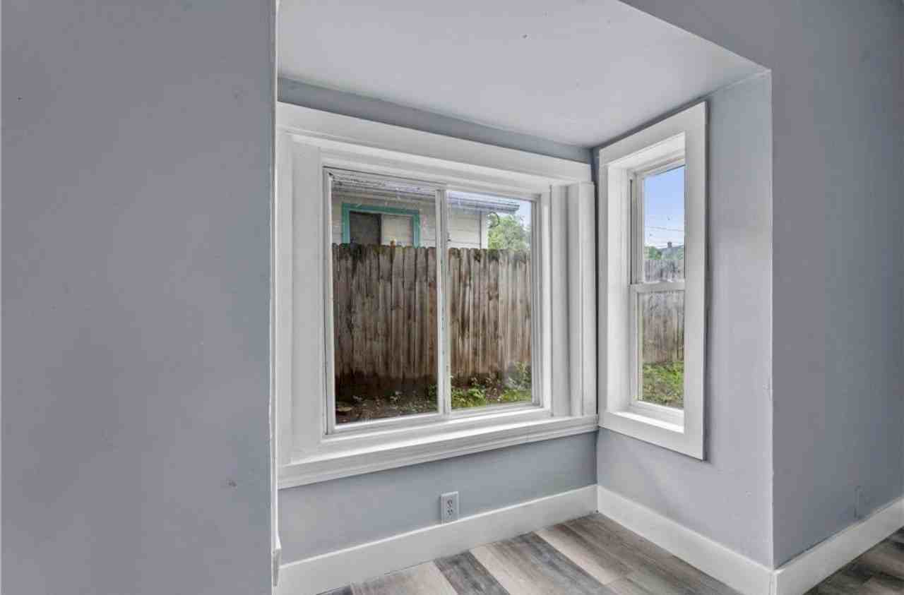 Earl St & Fremont Ave E - Photo 4 of 13