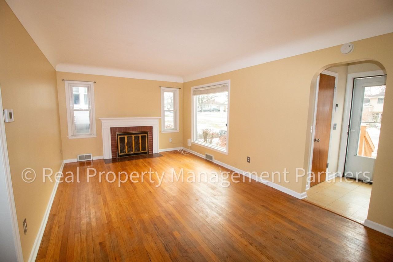 831 Everglade Dr Se - Photo 3 of 47