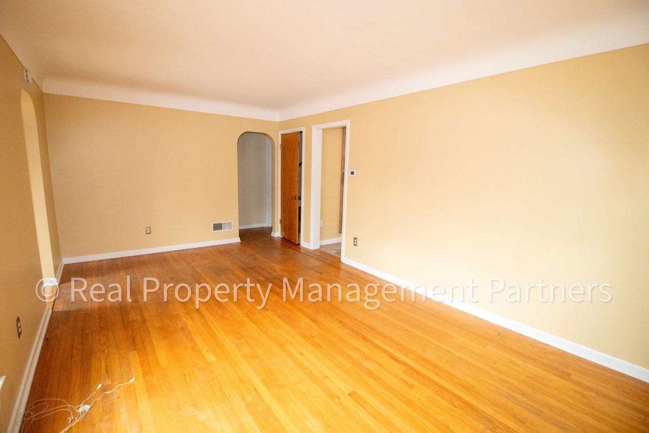 831 Everglade Dr Se - Photo 5 of 47