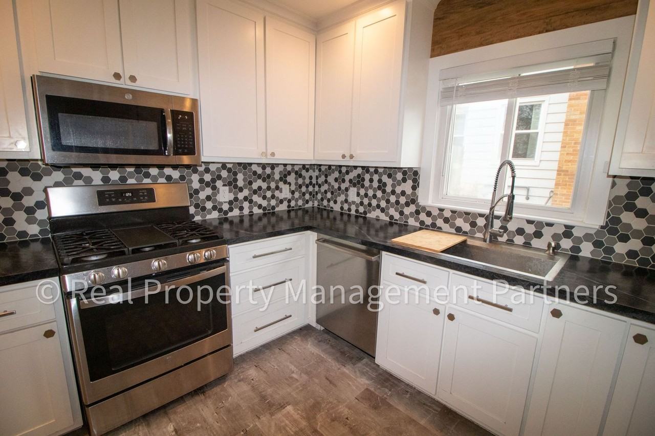 831 Everglade Dr Se - Photo 7 of 47