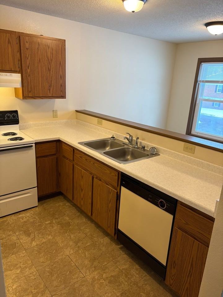 Lake Bluff Apartment Homes - Photo 5 of 16