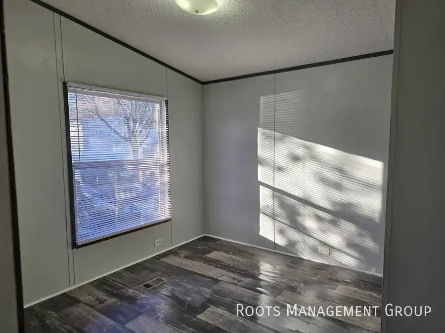 1049 Wildwood Dr #51 - Photo 2 of 7