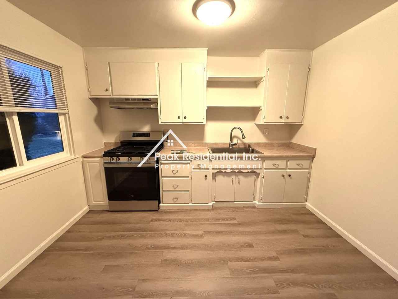 702 3rd St #A - Photo 5 of 11