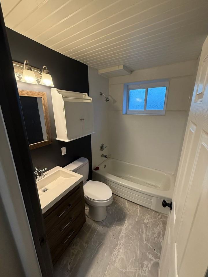 333 N Ellis St - Photo 2 of 5