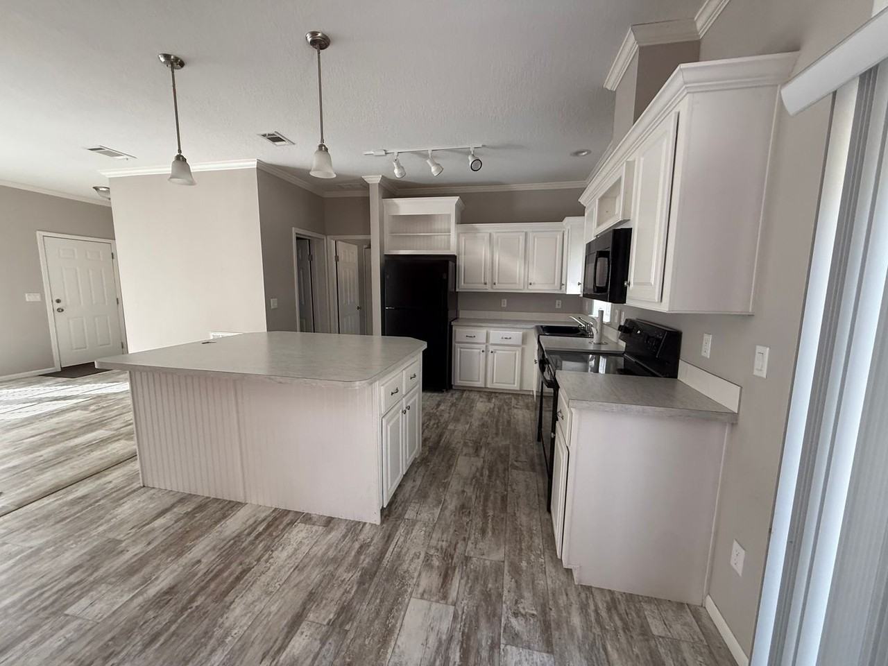 640 Frank Griffin Ave - Photo 2 of 15