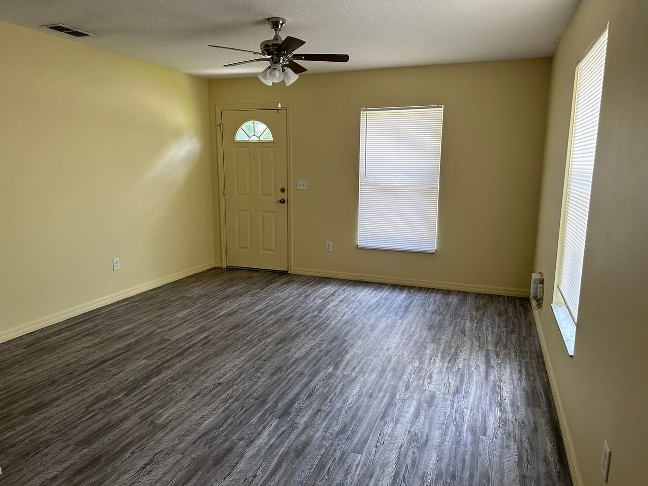 1321 E Alabama St - Photo 5 of 11