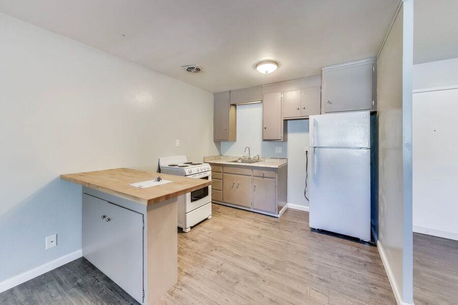 22555 Linden St #06 - Photo 2 of 19