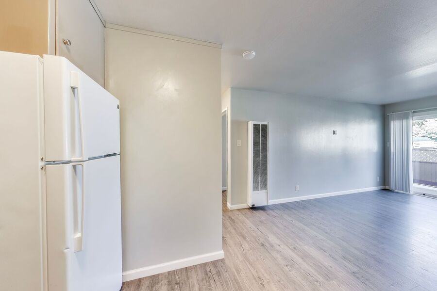 22555 Linden St #06 - Photo 3 of 19