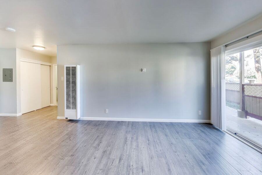 22555 Linden St #06 - Photo 4 of 19