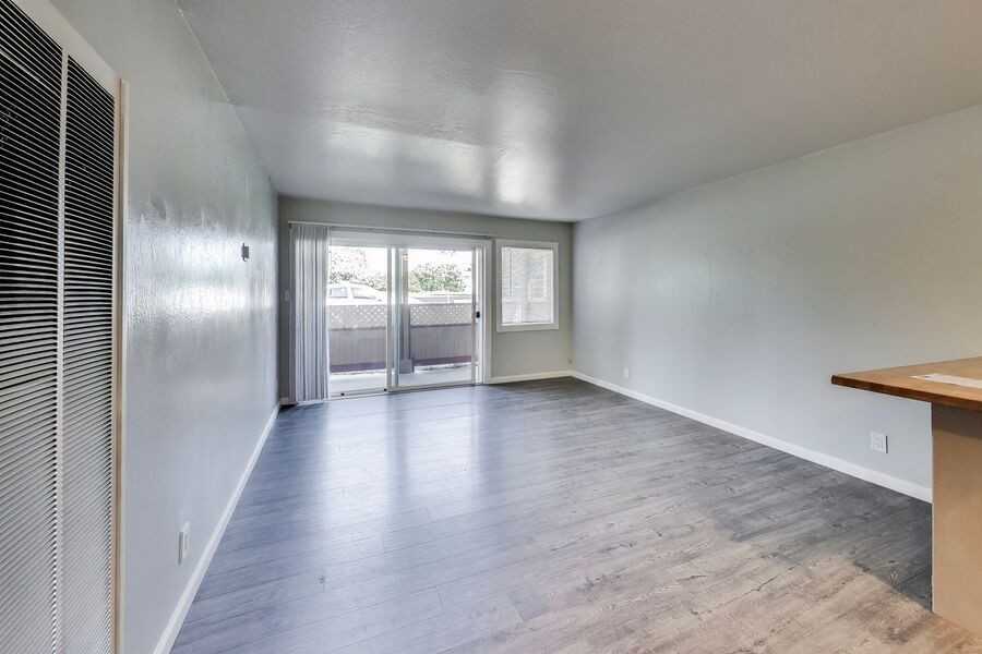 22555 Linden St #06 - Photo 6 of 19