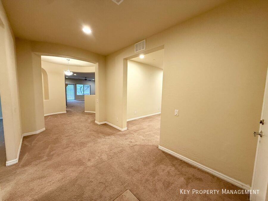 2600 Bechamel Pl - Photo 2 of 33
