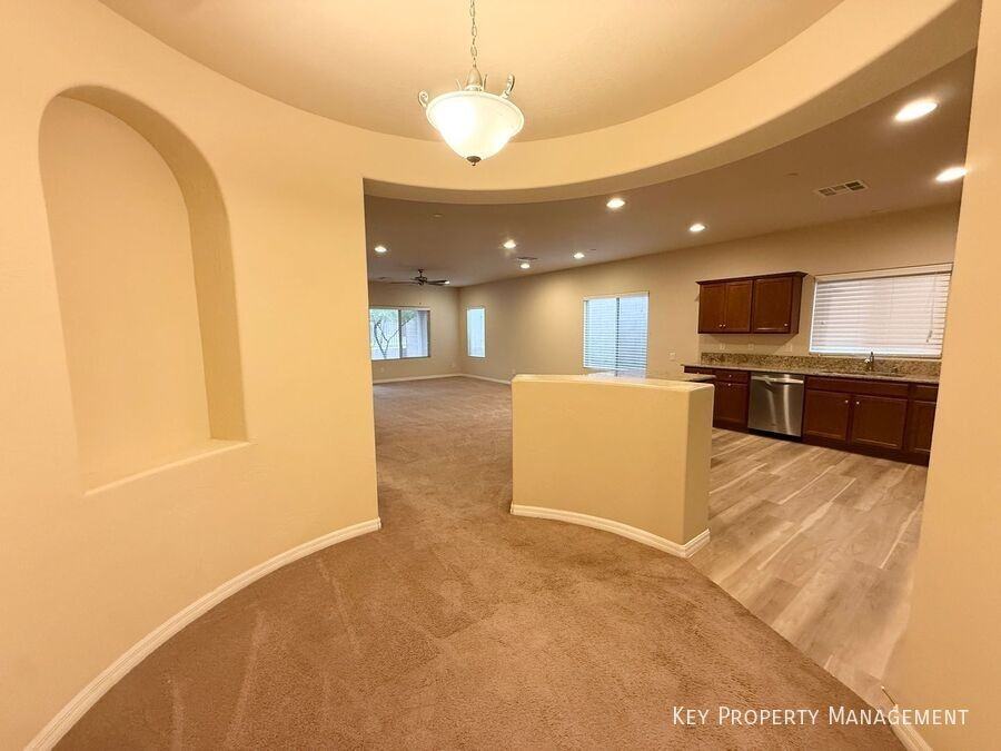 2600 Bechamel Pl - Photo 4 of 33