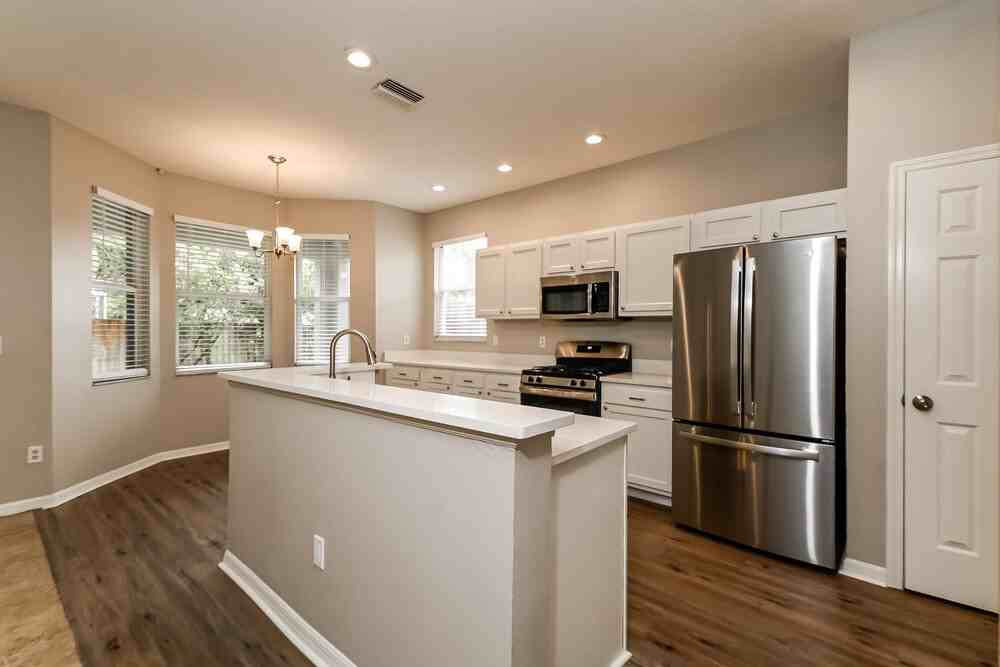 2149 Brandon Park Cir - Photo 6 of 17