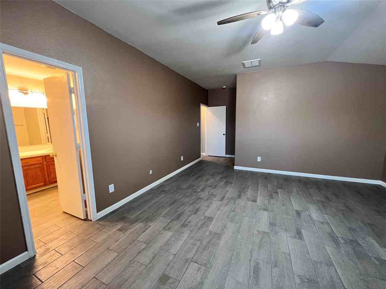 24526 Lakecrest Village Dr #24526 - Photo 2 of 17