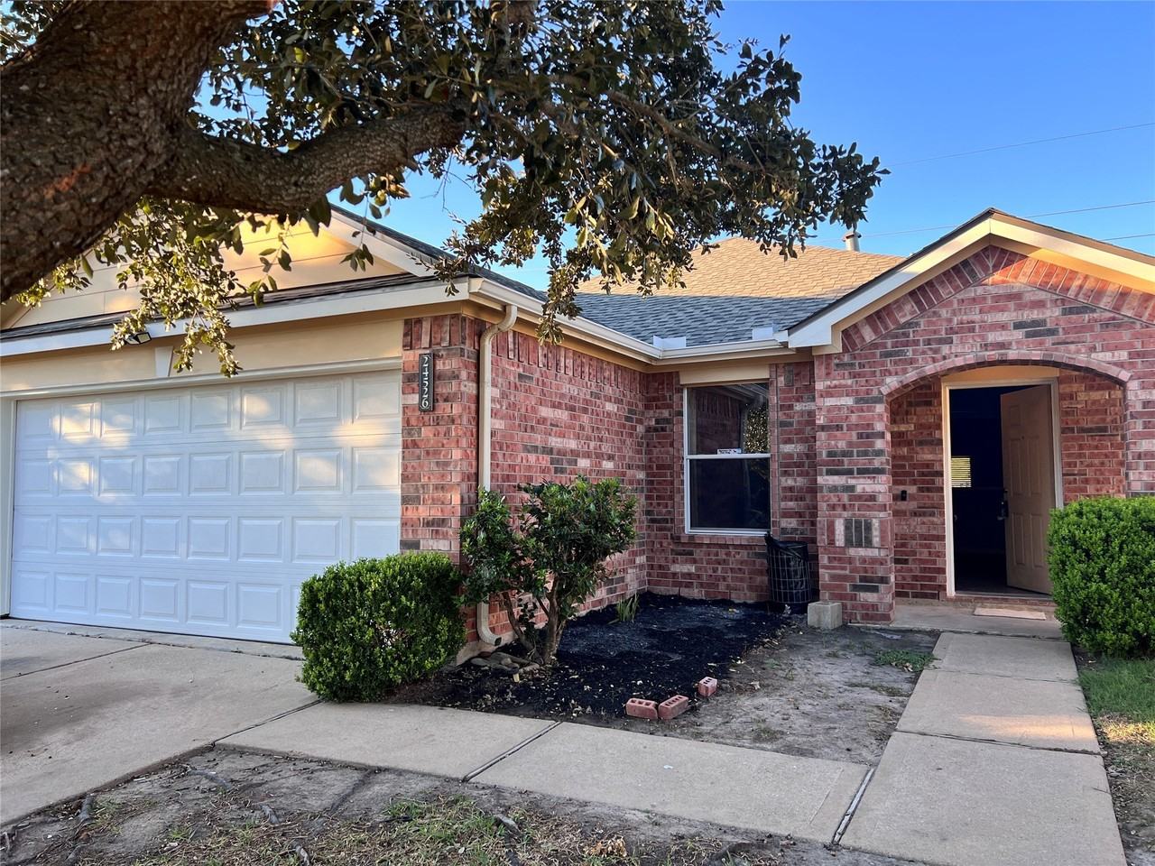 24526 Lakecrest Village Dr #24526 - Photo 3 of 17