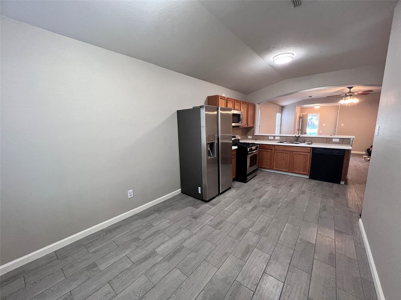 24526 Lakecrest Village Dr #24526 - Photo 5 of 17