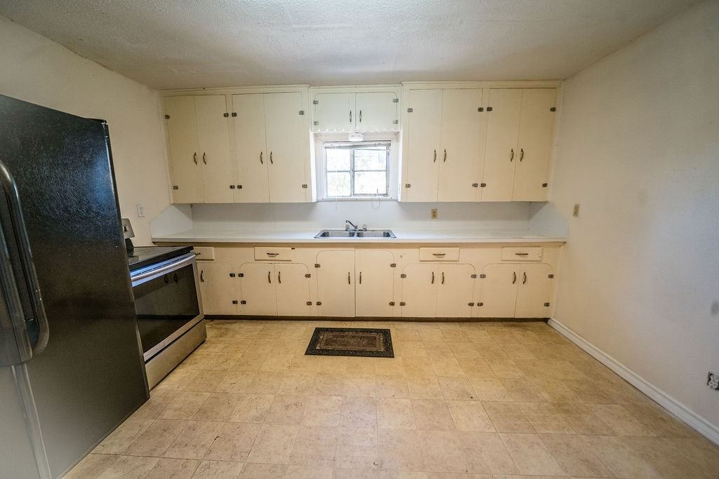 2218 1/2 Chapman St #2218-1 - Photo 3 of 16