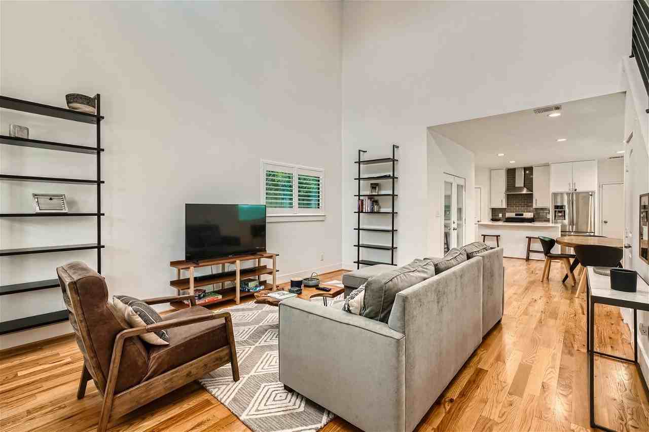 4916 Mckinney St #4916 - Photo 5 of 13