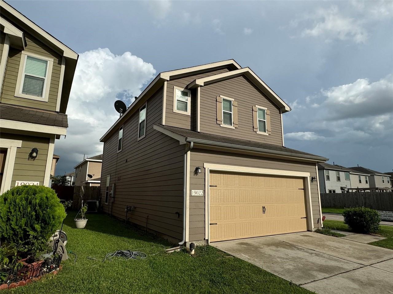 19022 Bee Line Ct #19022 - Photo 3 of 12