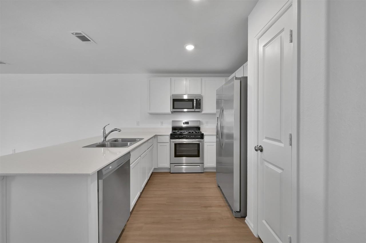 21031 Longeni Dr #21031 - Photo 7 of 20