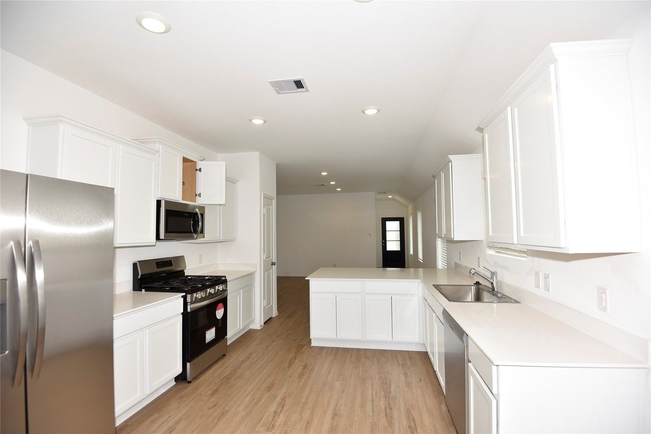 21562 Casavtore Dr #21562 - Photo 4 of 24