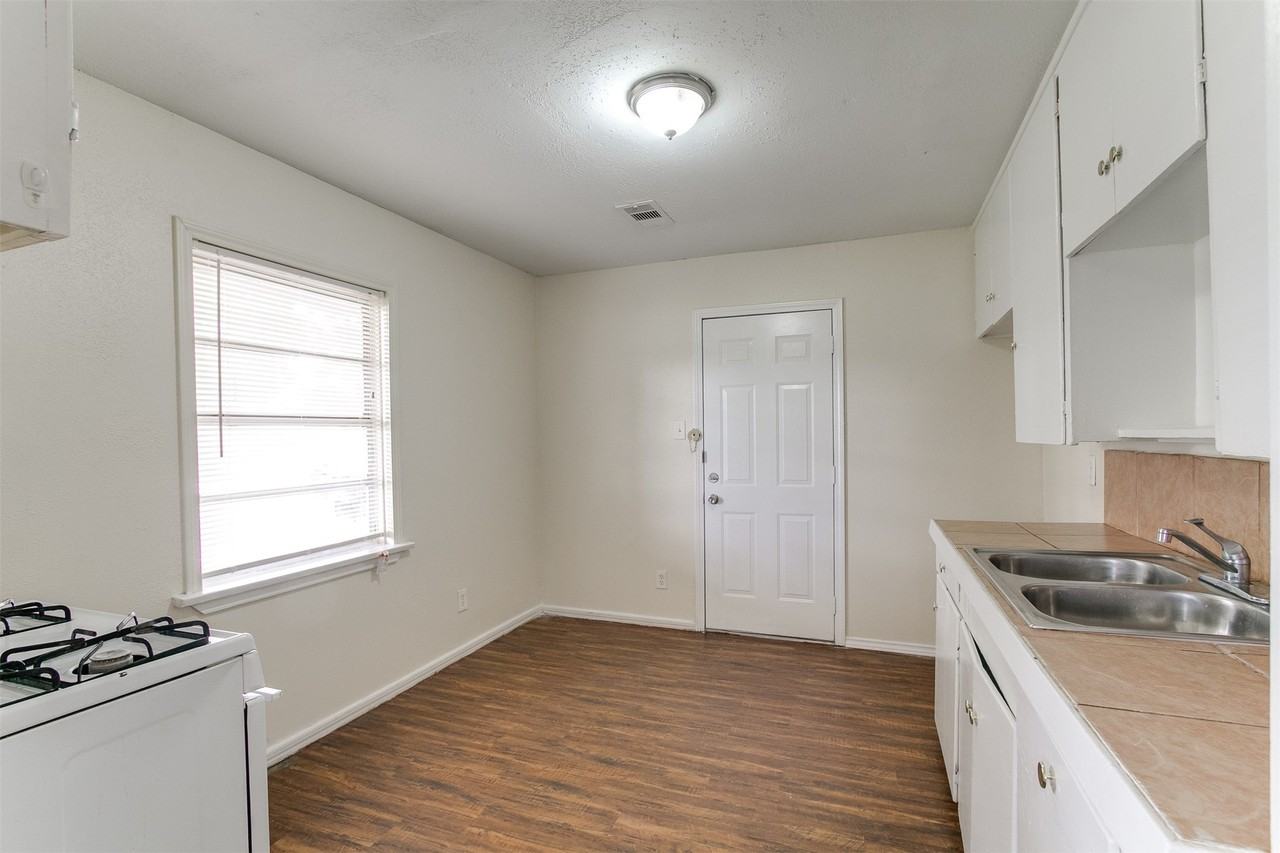 1417 Jennifer Ln #1417 - Photo 3 of 13